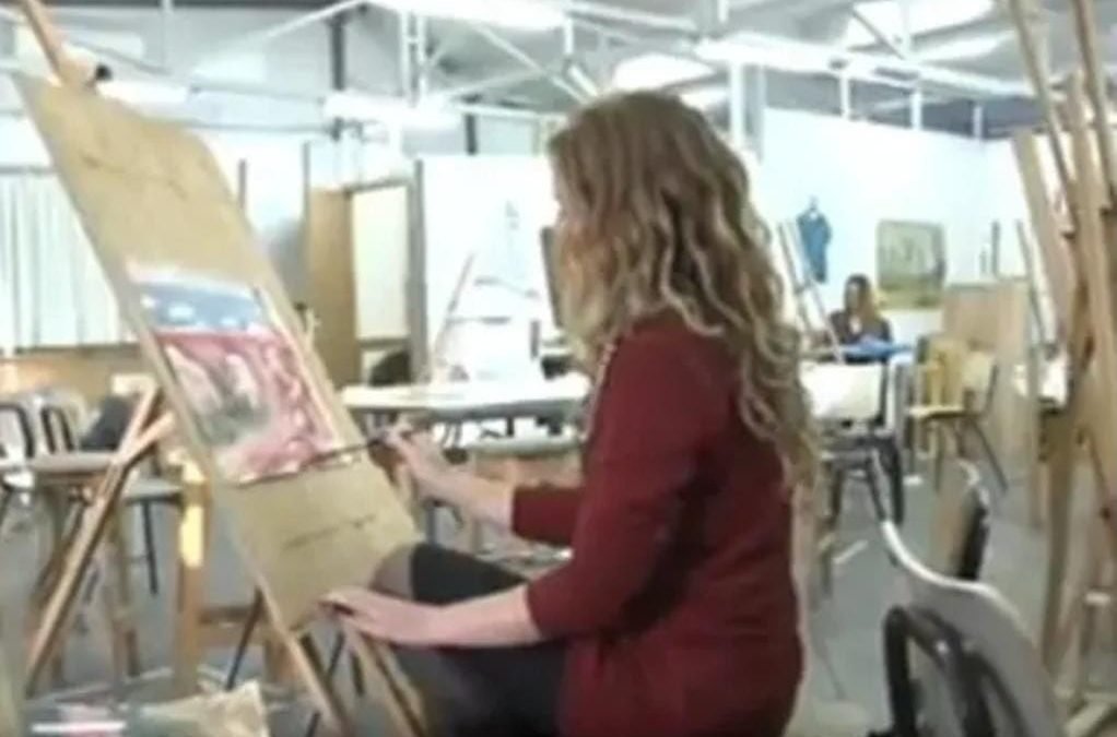 אמנית שאפתנית מדברת על התנסות בטרור ויצירת אמנות